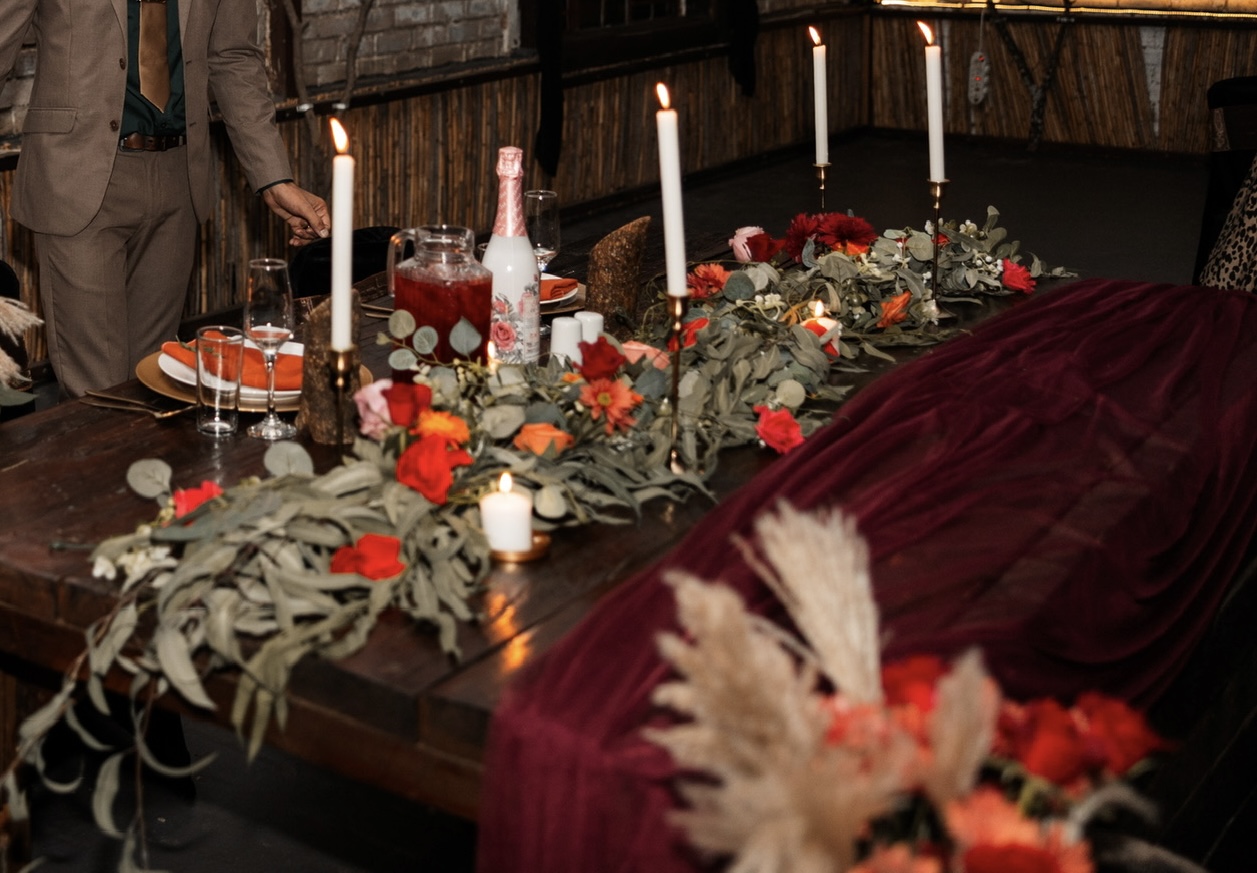 Decor (florals + candeholders) - Image 6